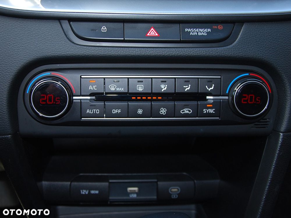 Kia Ceed - 11