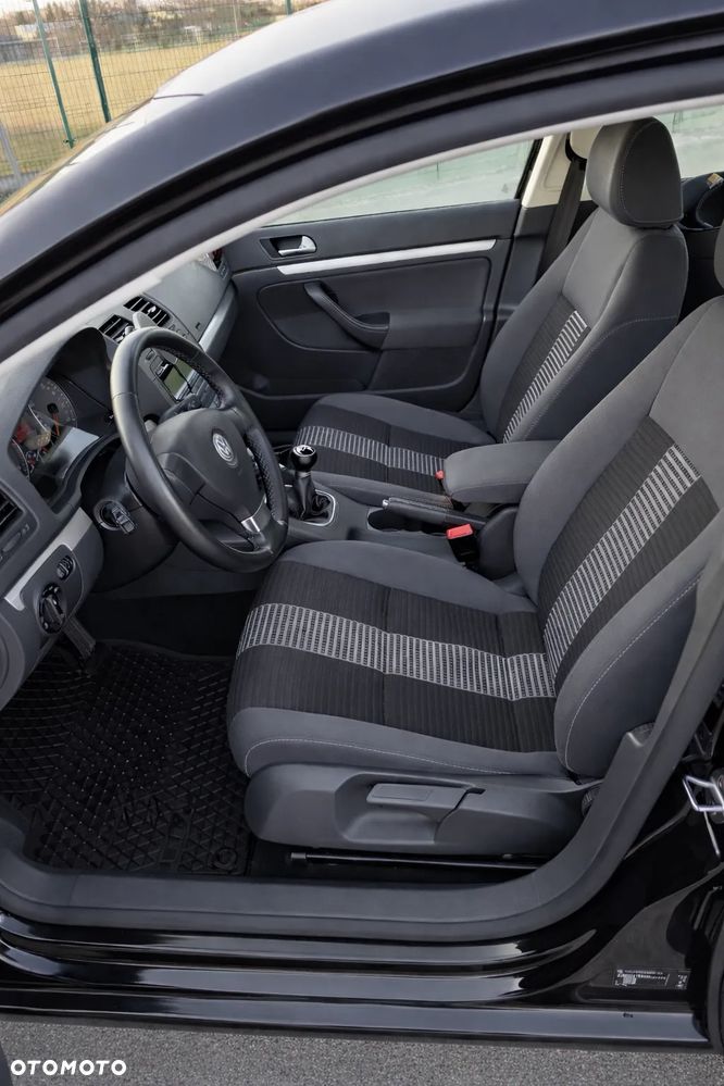 Volkswagen Jetta 1.9 TDI Trendline - 14