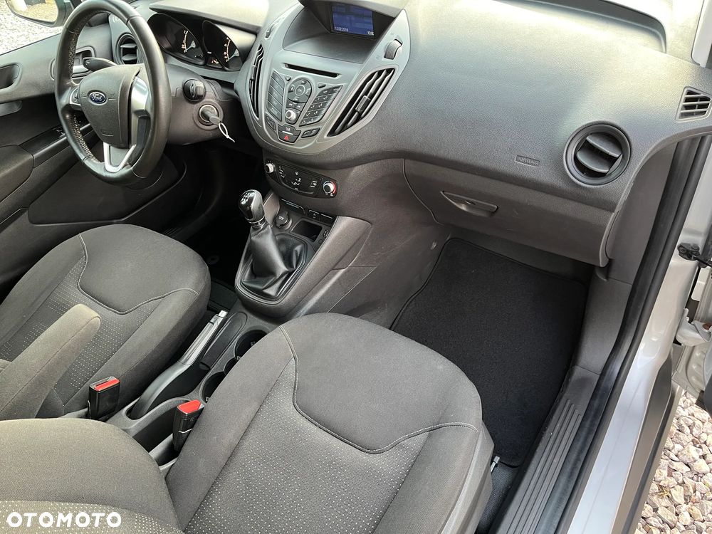 Ford transit courier - 32