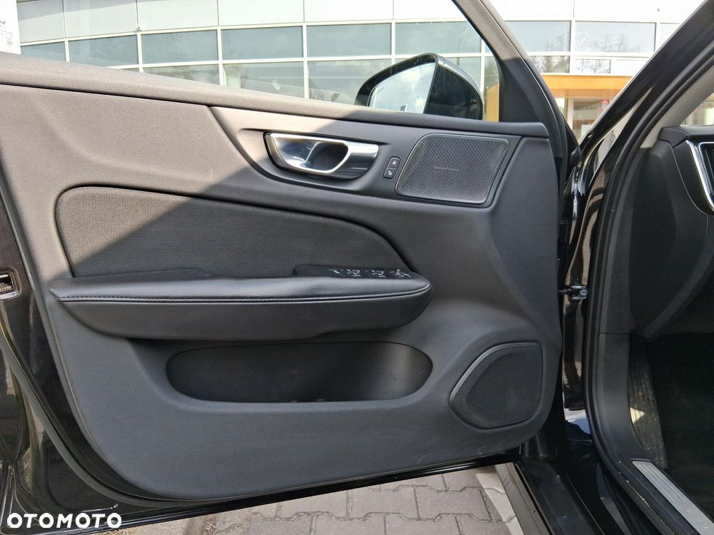 Volvo V60 Cross Country - 16