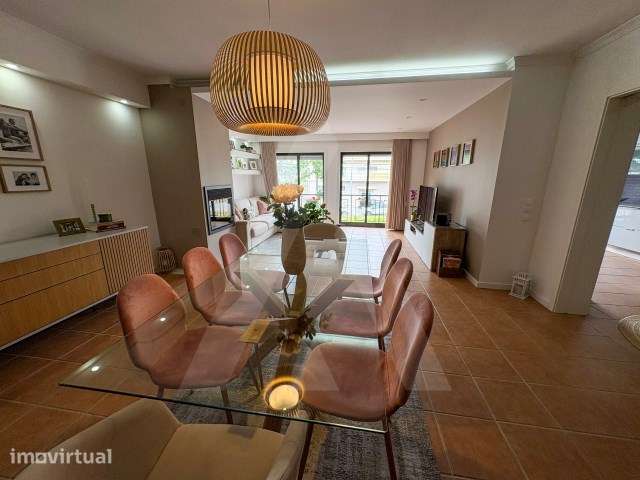 Apartamento T3 com áreas generosas, remodelado e garagem fechada - Grande imagem: 4/39