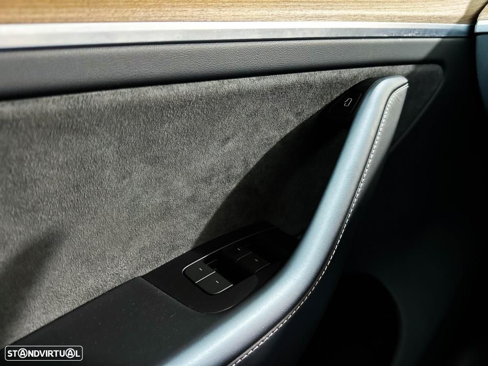 Tesla Model Y Long Range RWD - 48