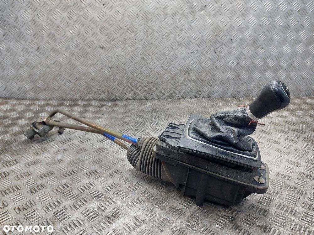 LEWAREK ZMIANY BIEGÓW + DRĄŻEK AUDI A4 B6 2.0 20V ALT MANUAL 8E0711025 - 1