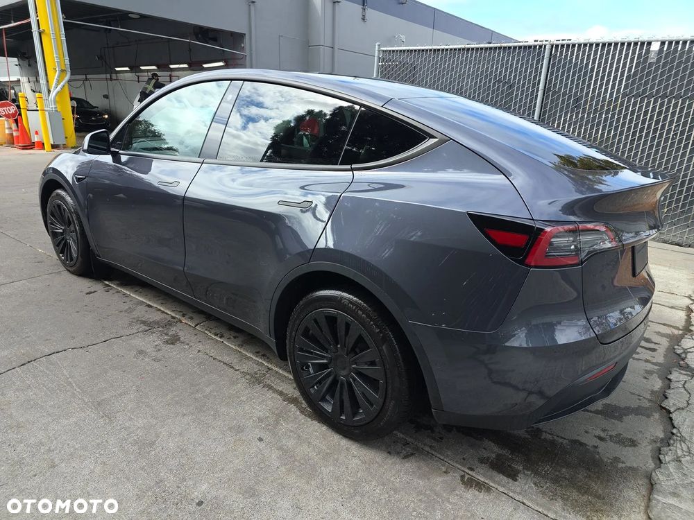 Tesla Y 83.1kWh Long Range AWD - 4