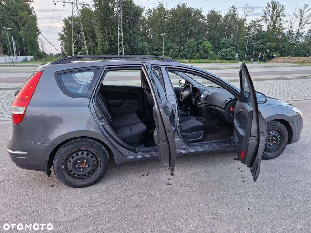 Hyundai i30 1.6 Classic + - 9