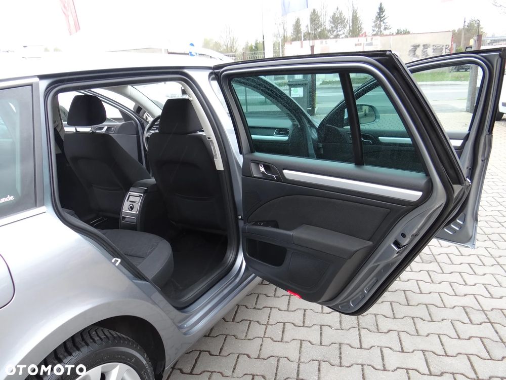Skoda Superb 2.0 TDI DSG FAMILY - 34