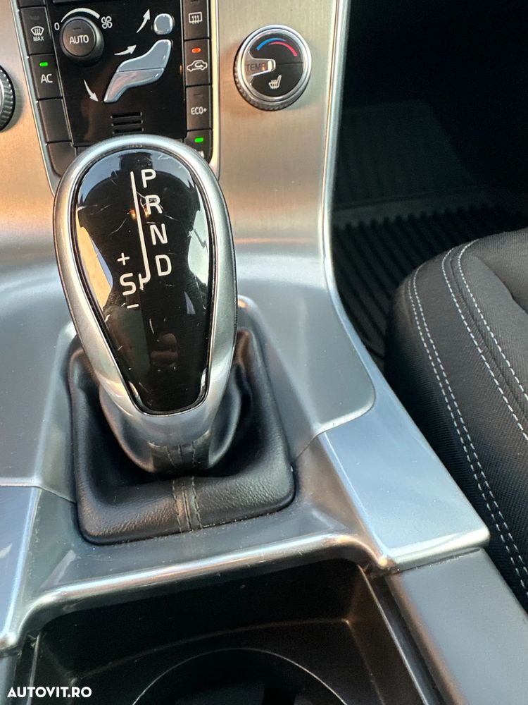 Volvo V60 D3 Geartronic Momentum - 9