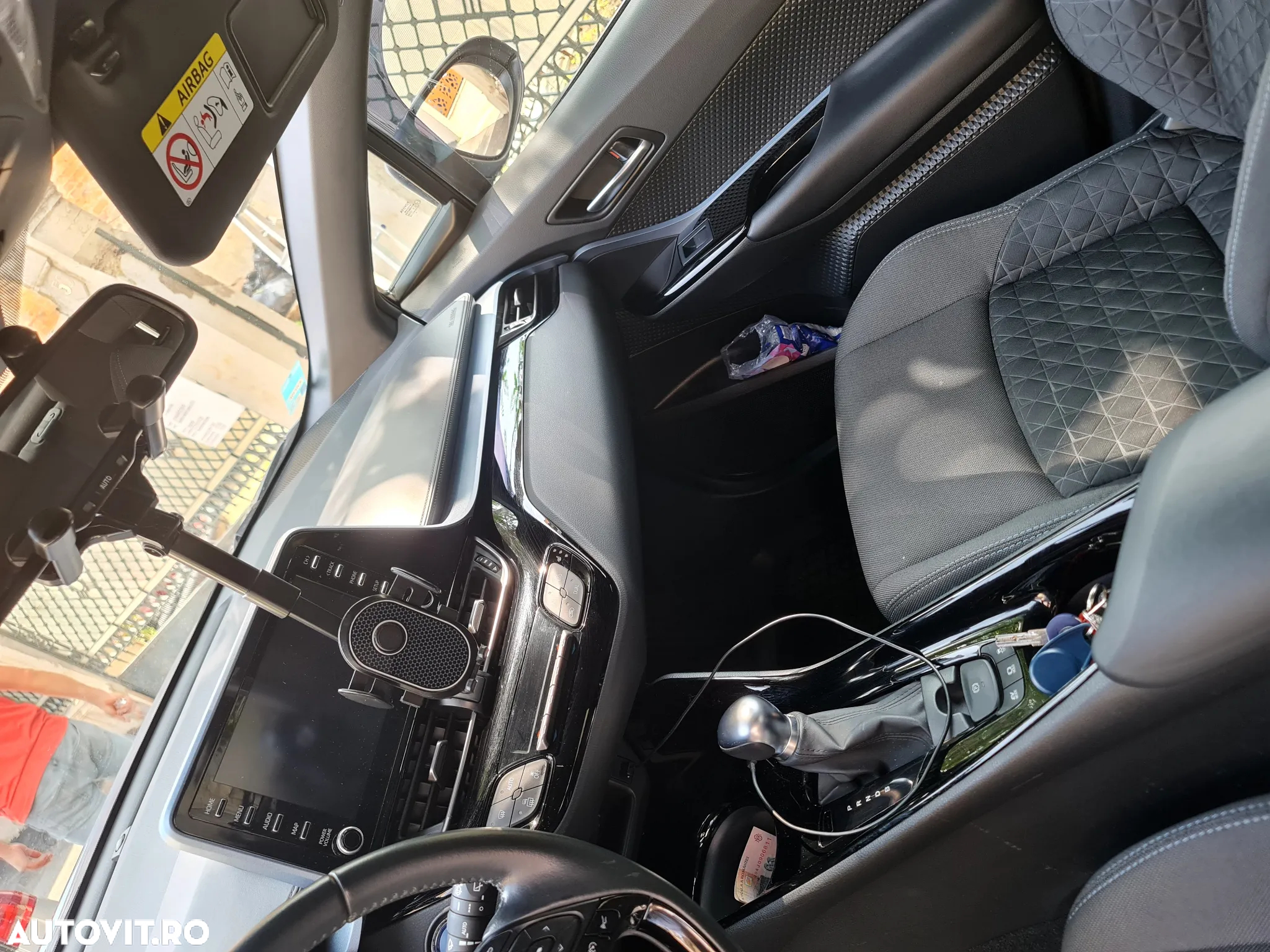 Toyota C-HR 1.8 HSD 4x2 CVT C-ult - 10