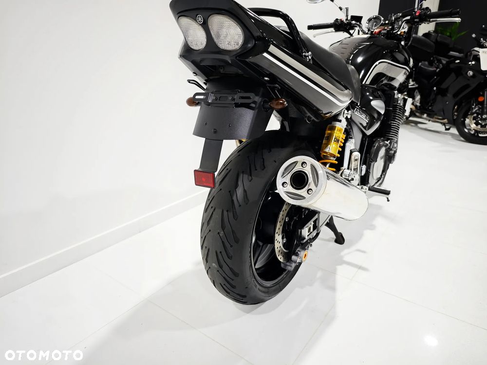Yamaha XJR - 10