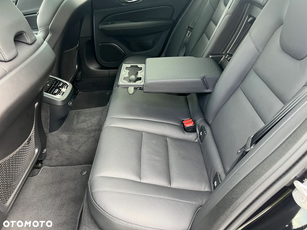 Volvo V60 B4 D Ultimate Dark - 27