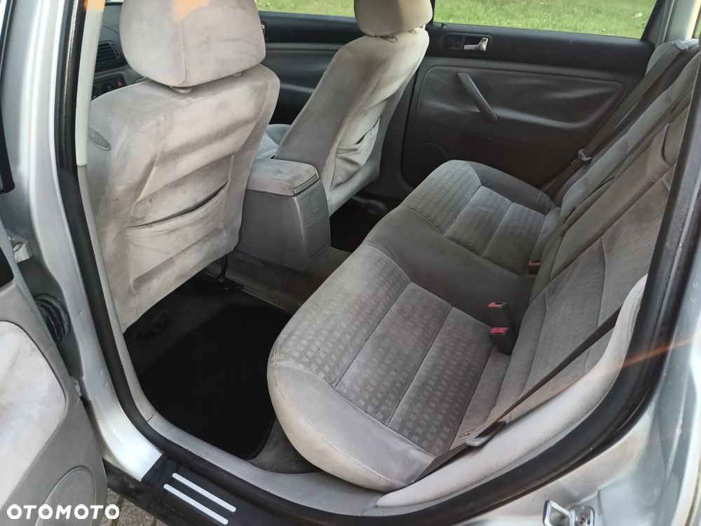 Volkswagen Passat 1.9 TDI Comfortline - 13