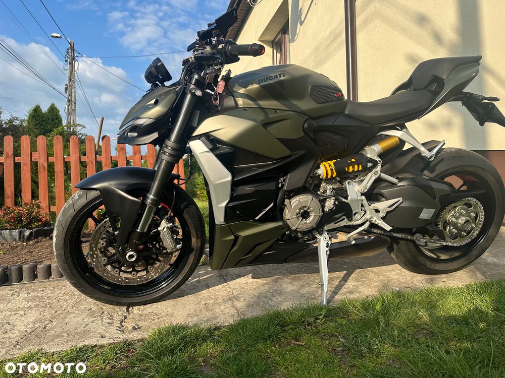 Ducati Streetfighter V2 - 1