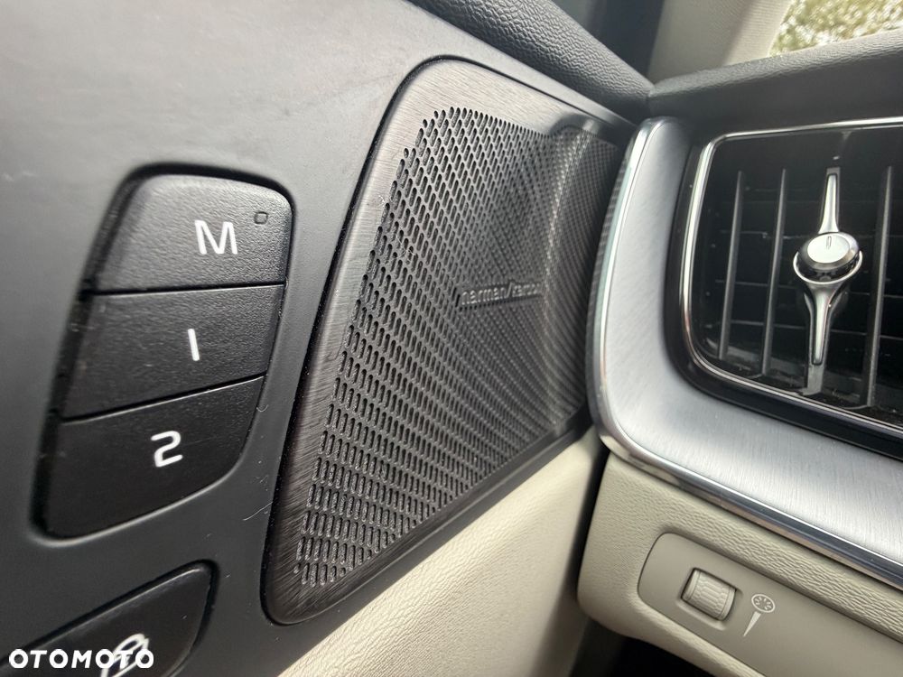 Volvo XC 60 B4 D AWD Geartronic Momentum Pro - 36