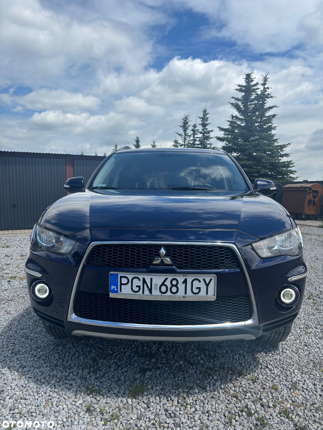 Mitsubishi Outlander - 2