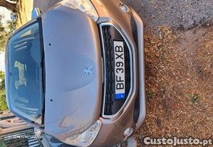 Peugeot 208 - 1
