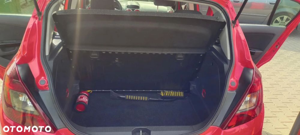 Opel Corsa 1.4 16V Cosmo - 7