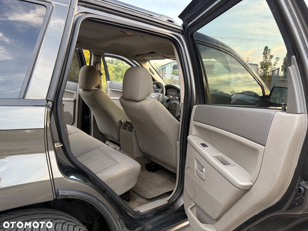 Jeep Grand Cherokee - 25