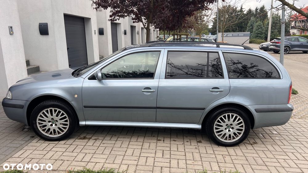 Skoda Octavia 2.0 Combi Elegance - 4