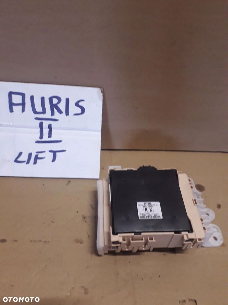 Toyota Auris II 1,8 hybryda moduł BODY multiplex