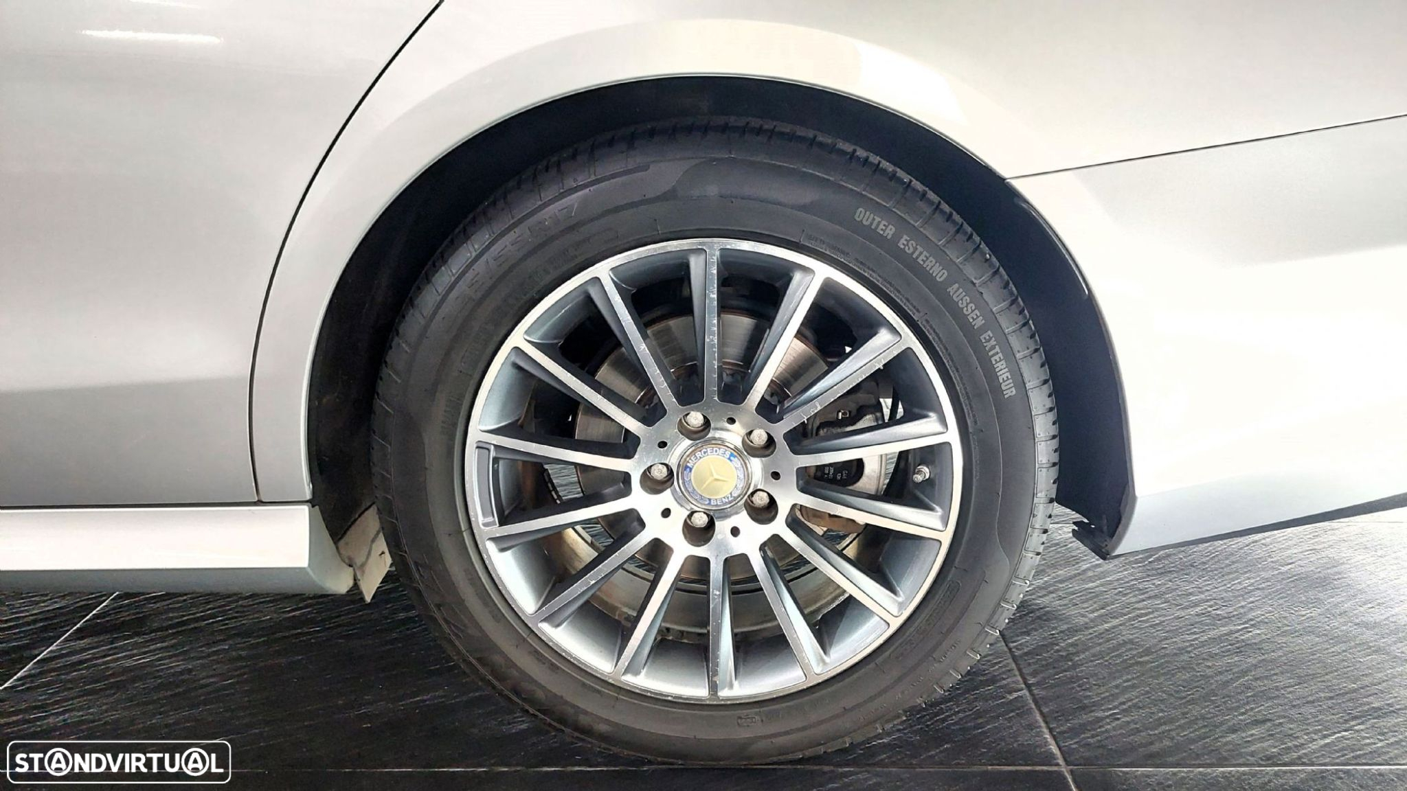 Mercedes-Benz E 220 d AMG Line - 29