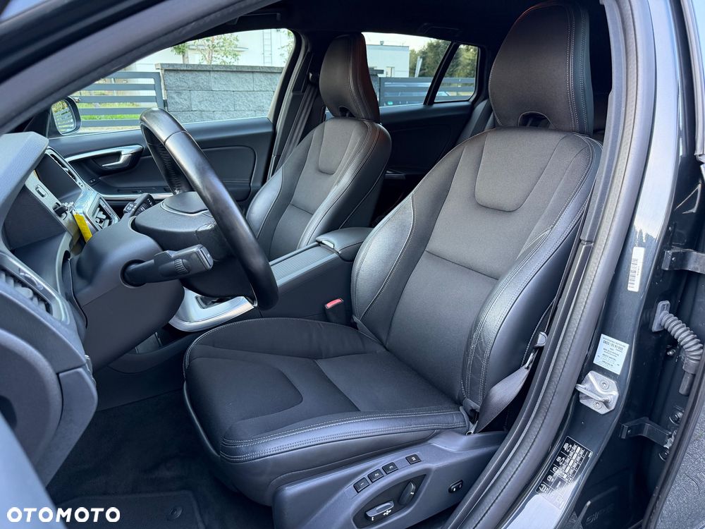 Volvo V60 D2 Drive-E Momentum - 25