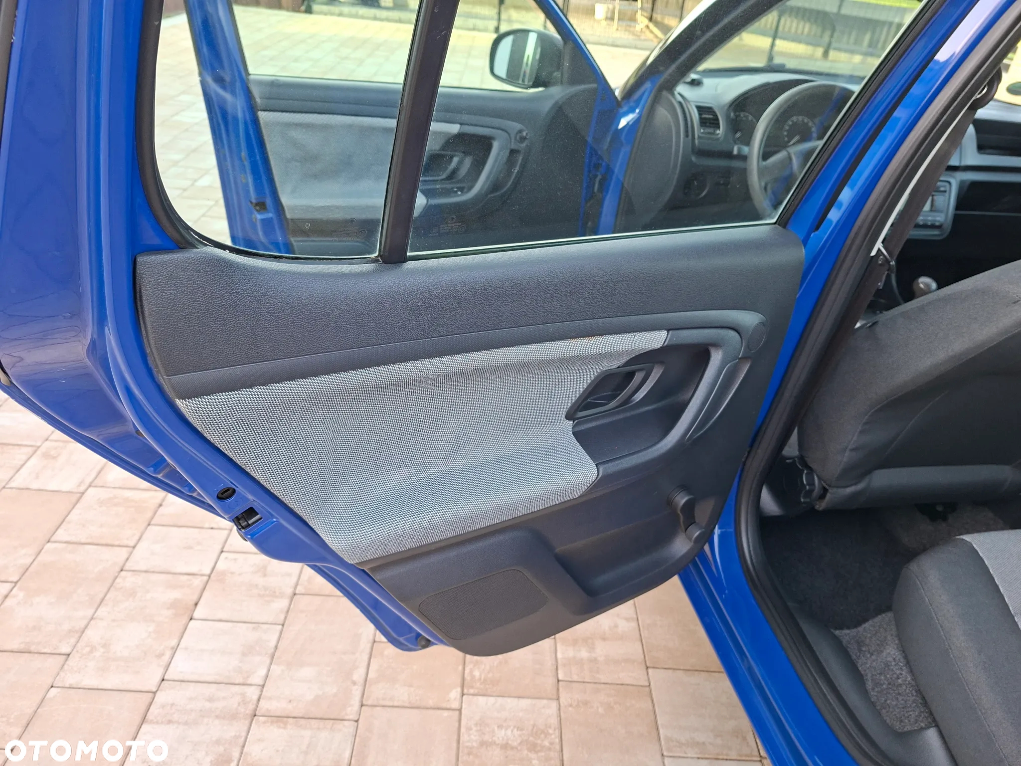 Skoda Fabia 1.2 HTP Ambiente - 12