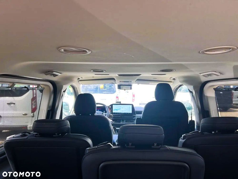 Ford Tourneo Custom - 12
