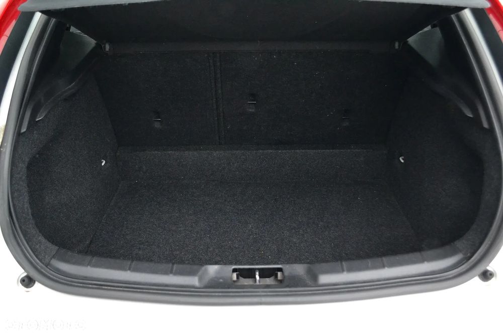Volvo V40 Cross Country D2 Momentum - 14