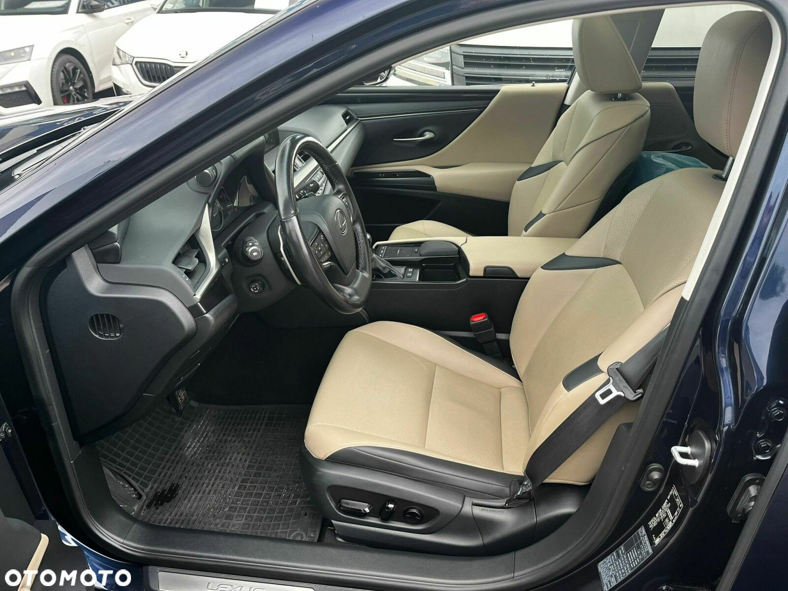 Lexus ES - 10