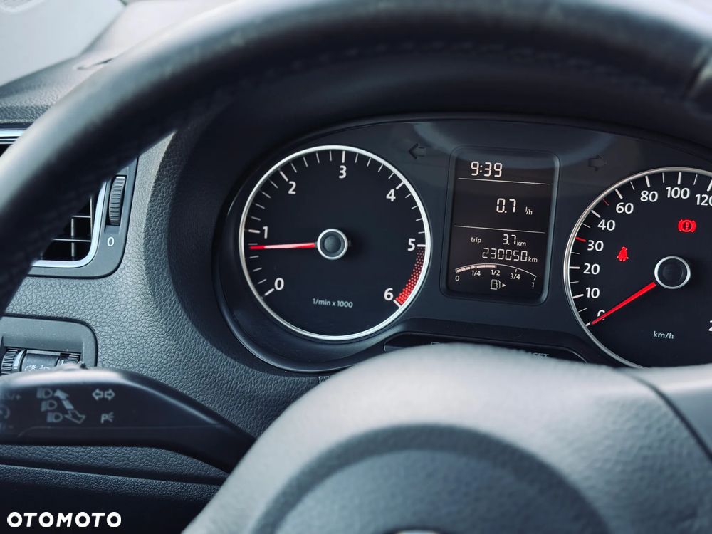 Volkswagen Polo 1.6 TDI Highline - 26