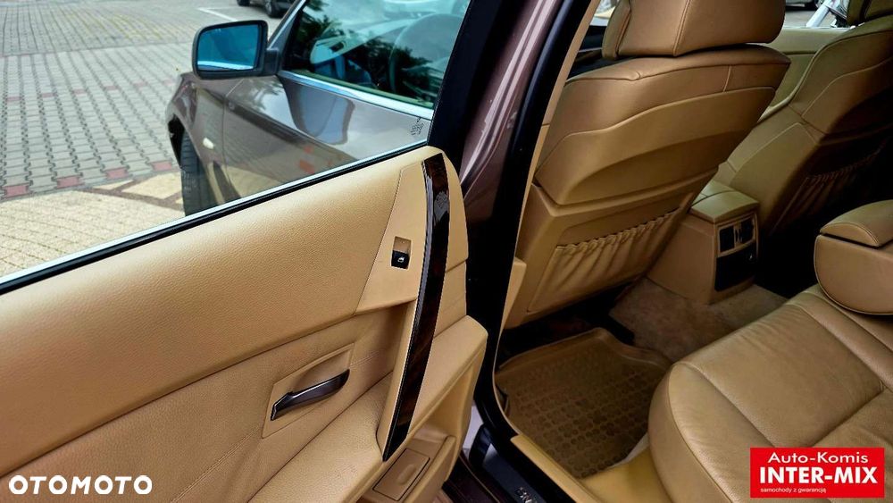 BMW Seria 5 523i - 30