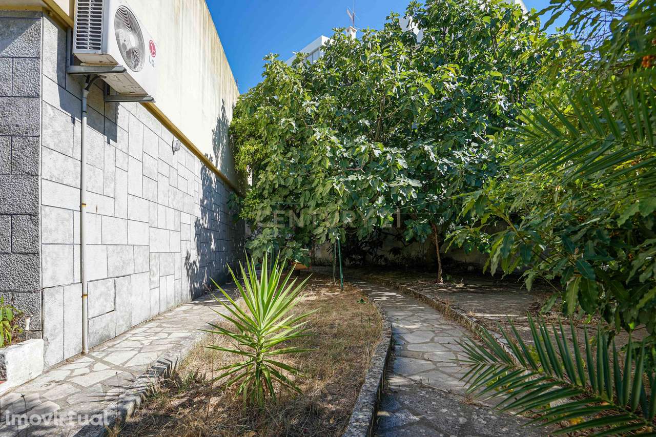 Moradia T6+2 nos Olivais, com Garagem e Jardim - Grande imagem: 3/35