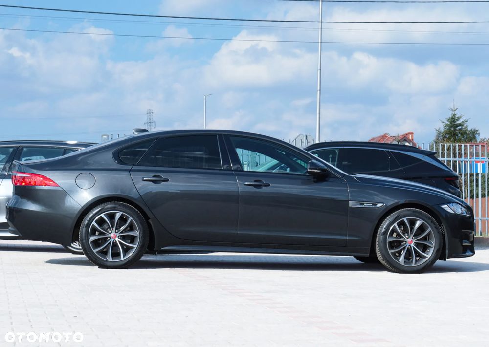 Jaguar XF 20d R-Sport - 39