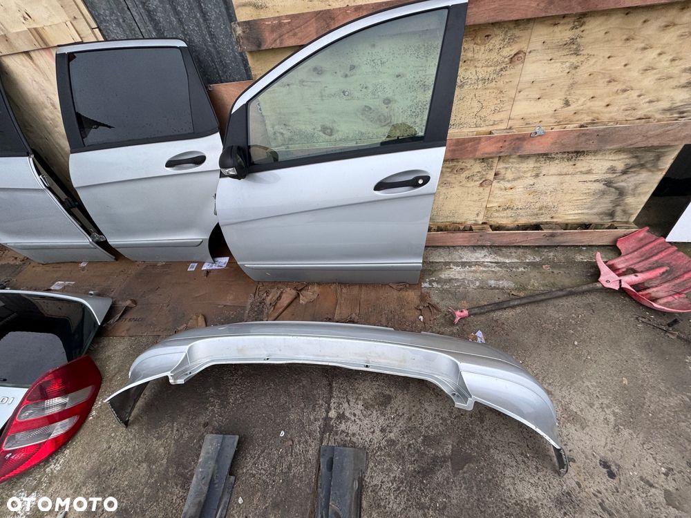 Mercedes a klasa w169 kolor srebrny 761 lampy przód prawa lewa przednie tylnie tył maska błotnik prawy lewy podszybie dysze spryskiwacza osłona plastik na masce wlot maski lampy tył drzwi prawe lewe przednie tylnie pas przedni chłodnice podszybie zderzak przód przedni progi - 6