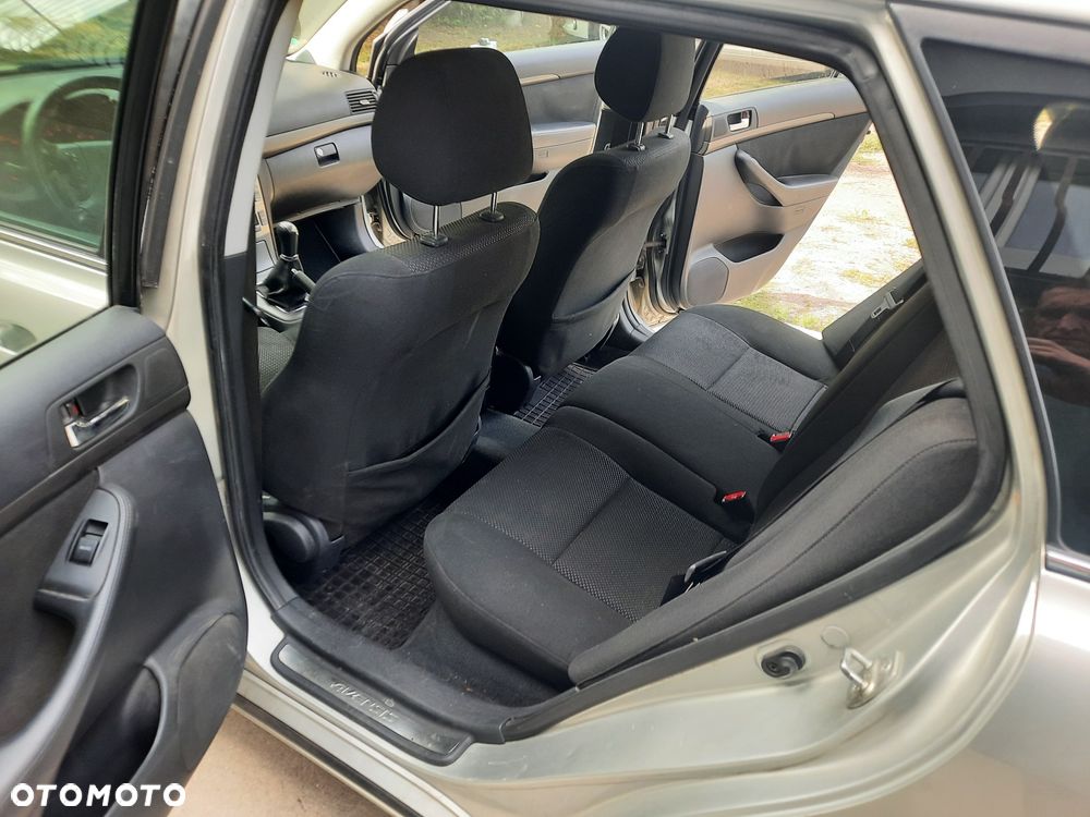 Toyota Avensis 1.8 VVT-i - 11
