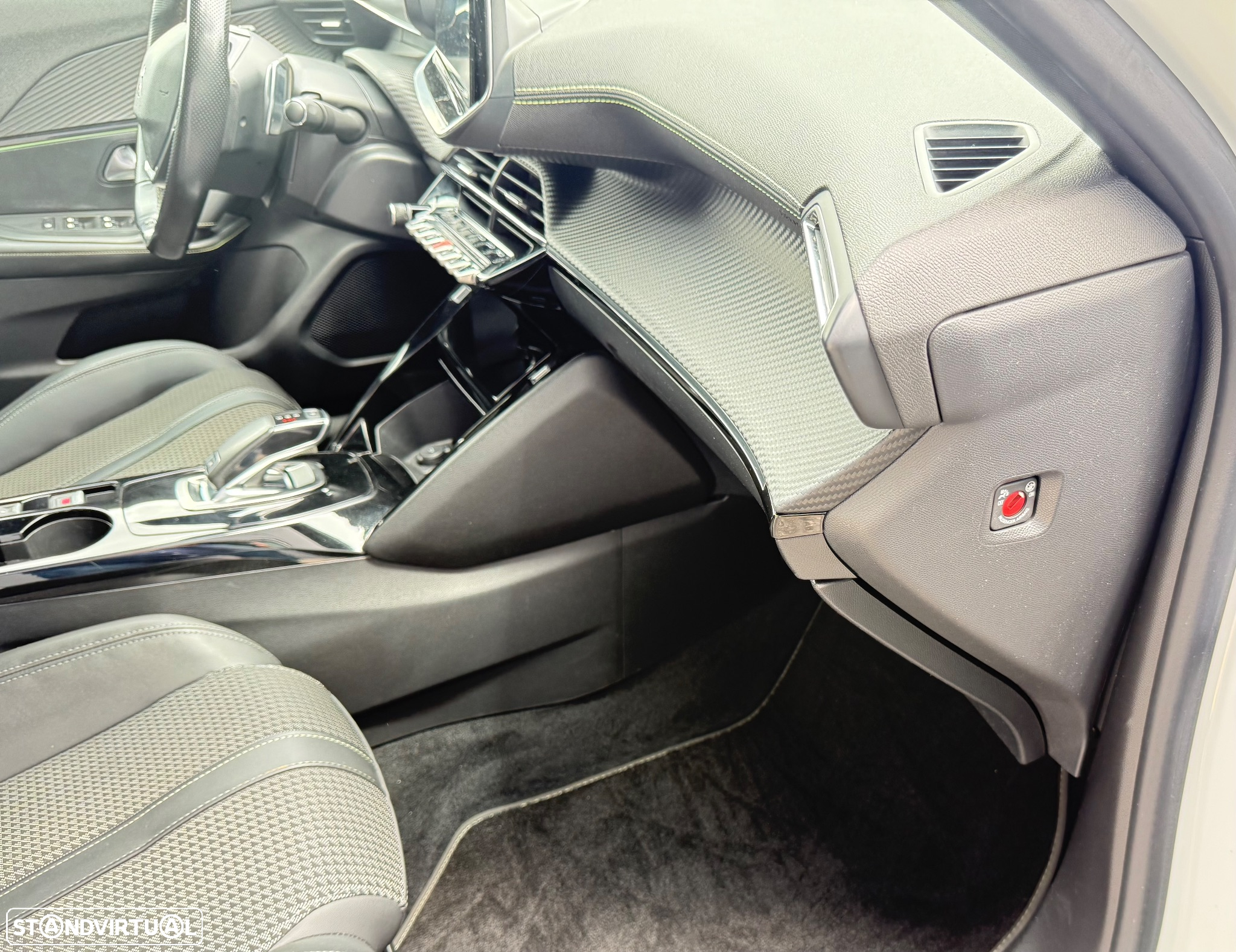 Peugeot 2008 1.2 PureTech GT Line EAT8 - 36