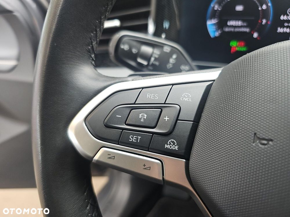 Volkswagen Passat - 13