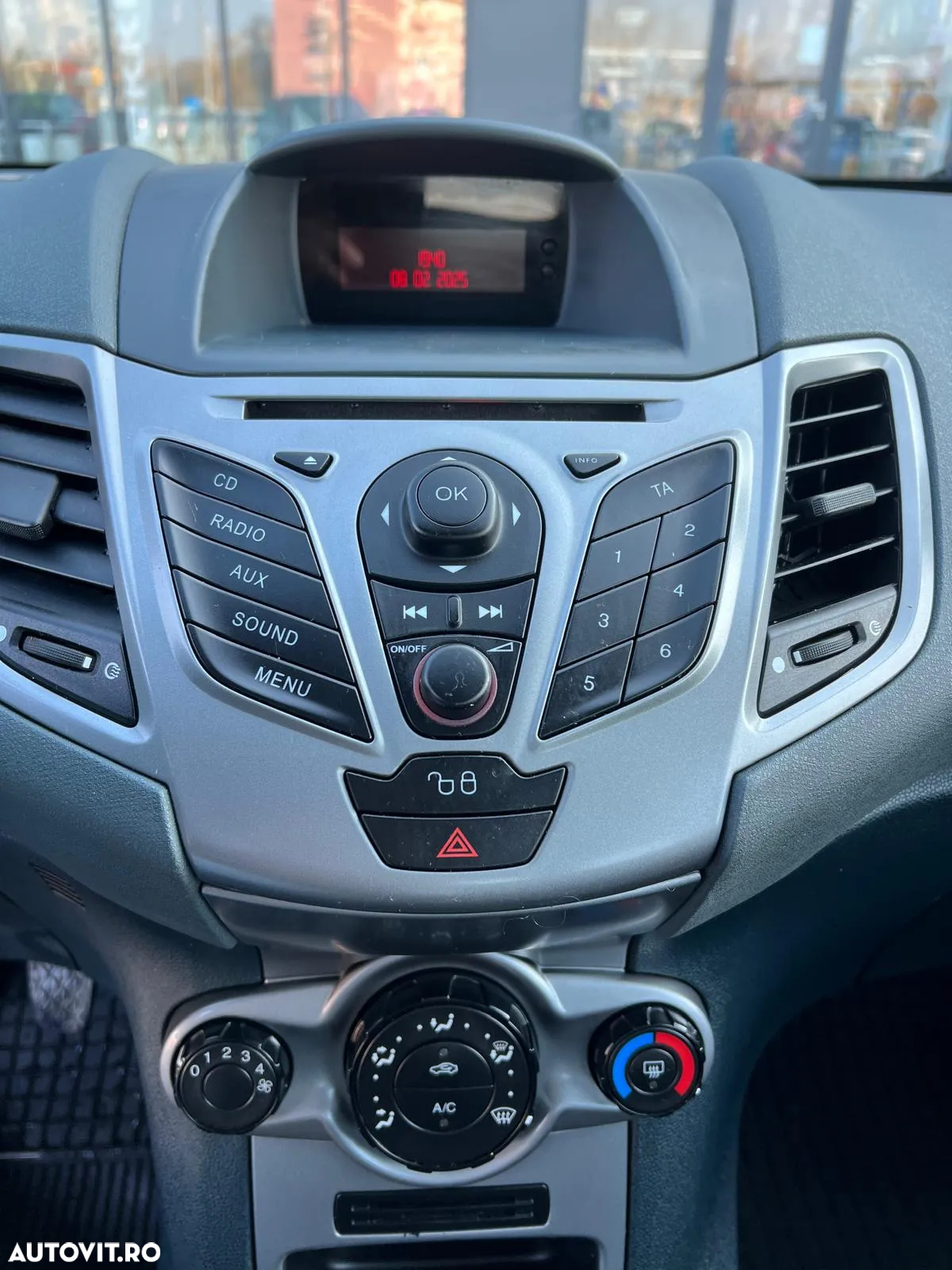 Ford Fiesta 1.4 TDCI Ambiente - 8