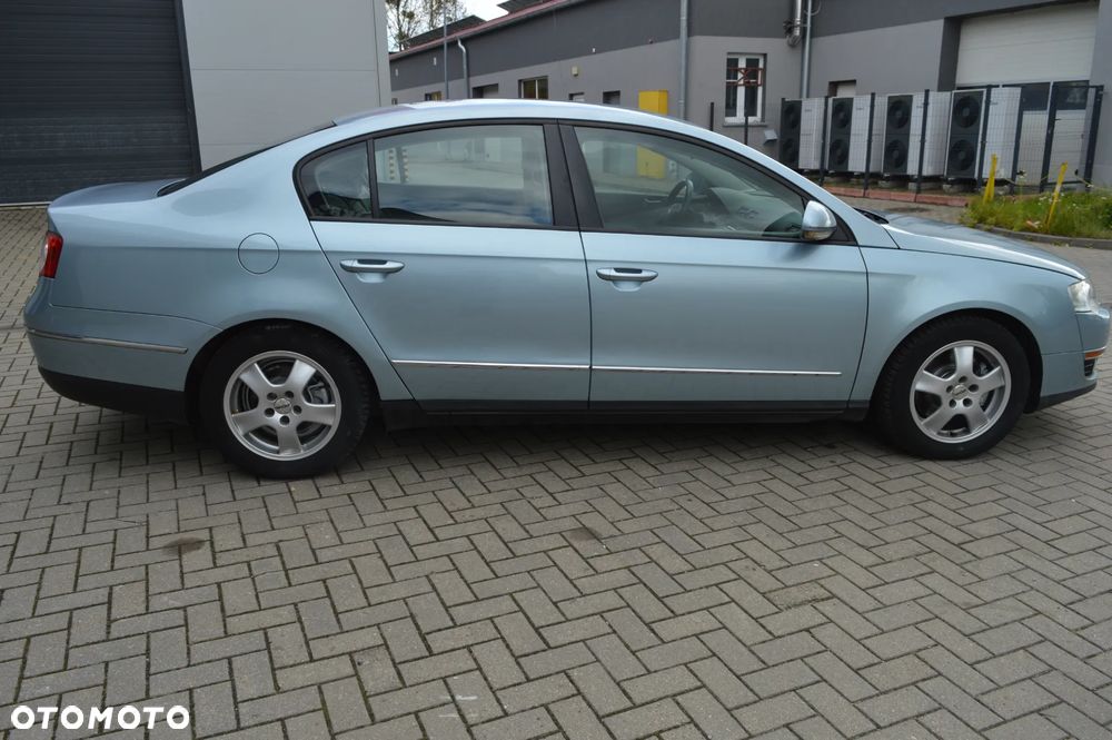 Volkswagen Passat 1.9 TDI Highline - 11
