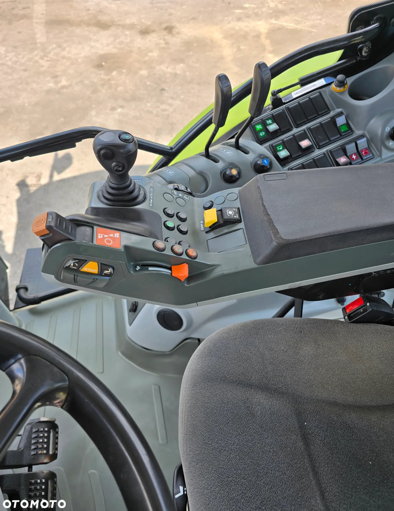 Claas Arion 520 - 21