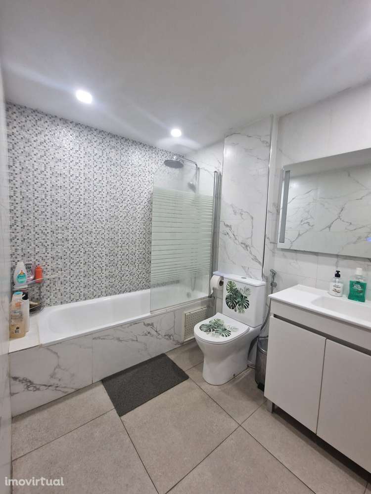 Apartamento de 4 assoalhadas inserido em prédio com elevador - Grande imagem: 5/7