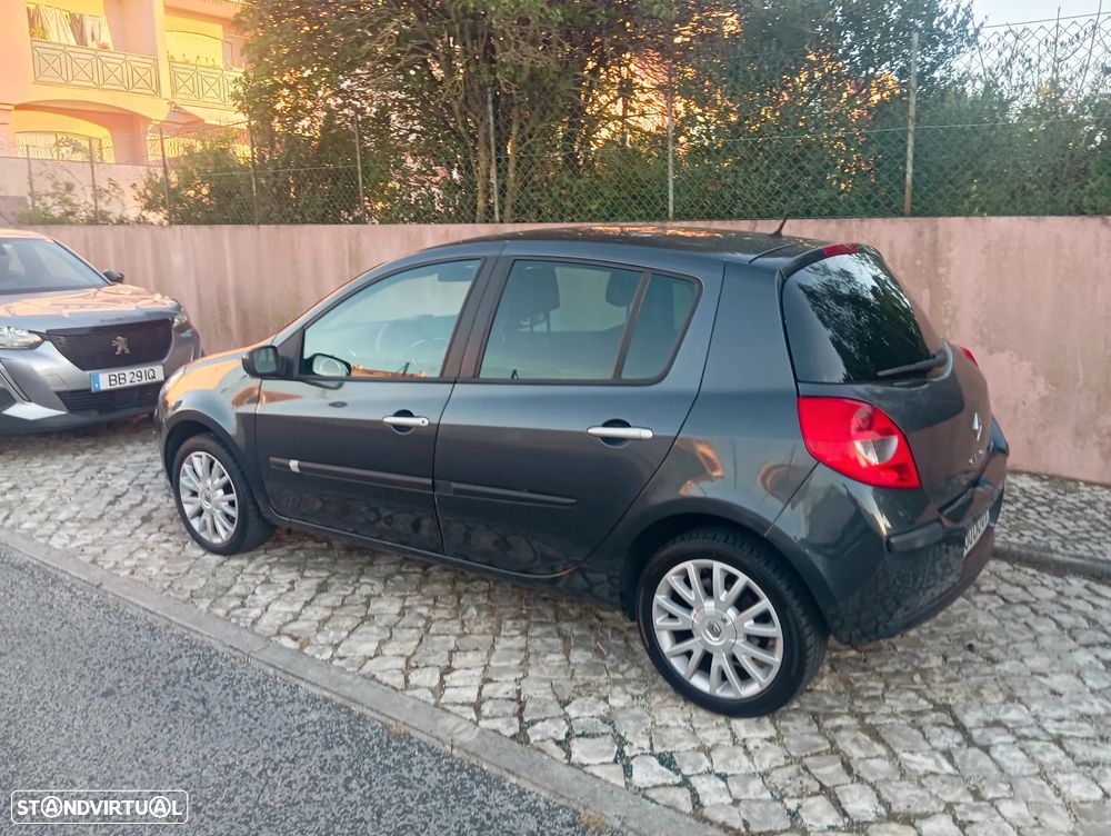 Renault Clio 2007 photo 2