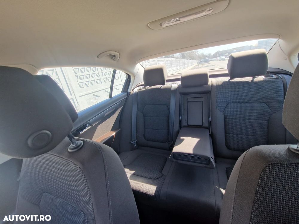 Volkswagen Passat - 8