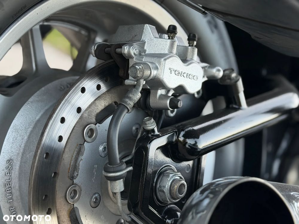 Suzuki Boulevard - 16
