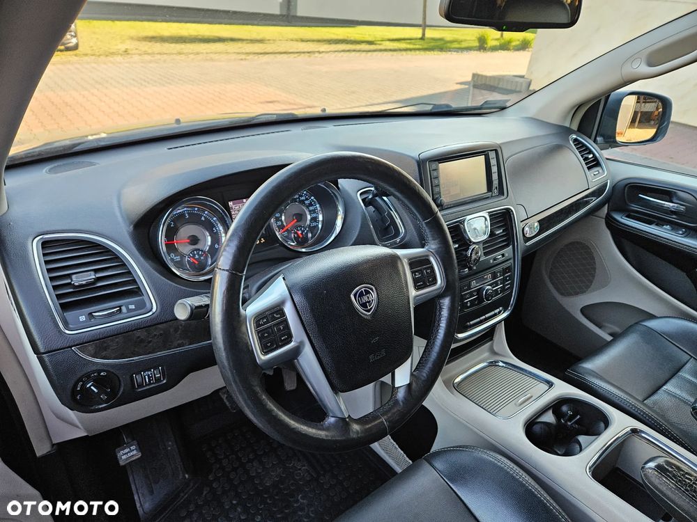 Lancia Voyager 2.8CRD Gold - 8
