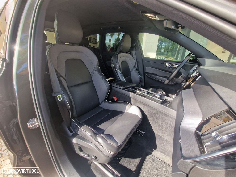 Volvo XC 60 2.0 T6 PHEV R-Design AWD - 26