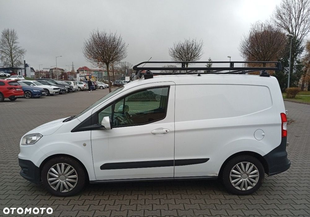 Ford Transit Courier - 12