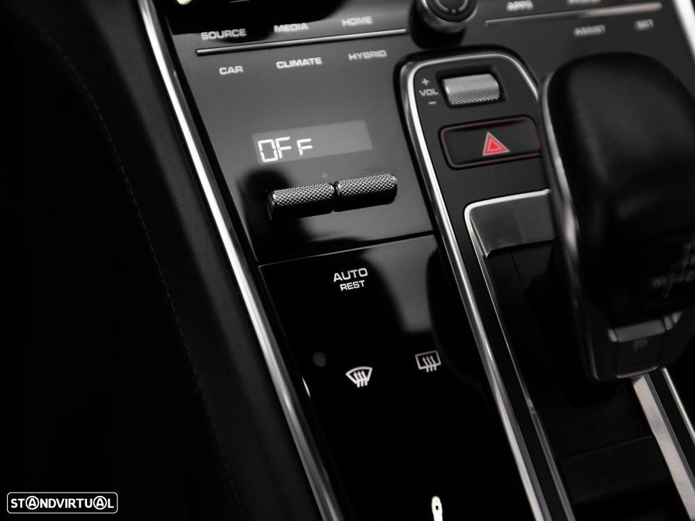 Porsche Panamera 4 E-Hybrid - 28
