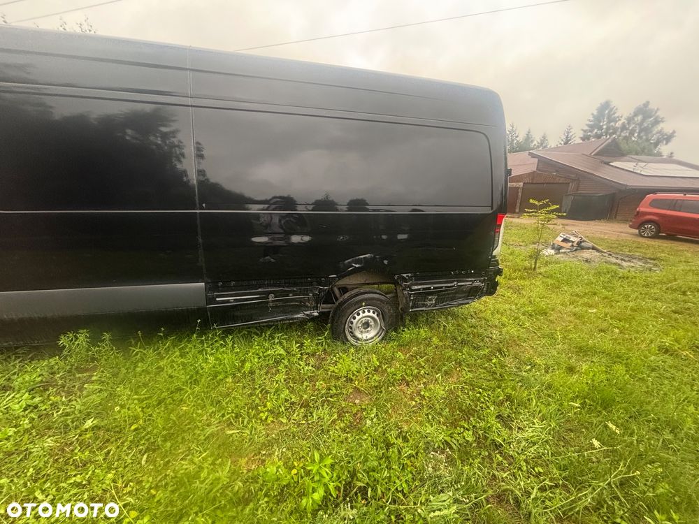 Mercedes-Benz Sprinter - 11