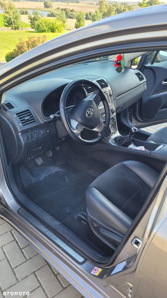Toyota Avensis 2.0 Premium - 4
